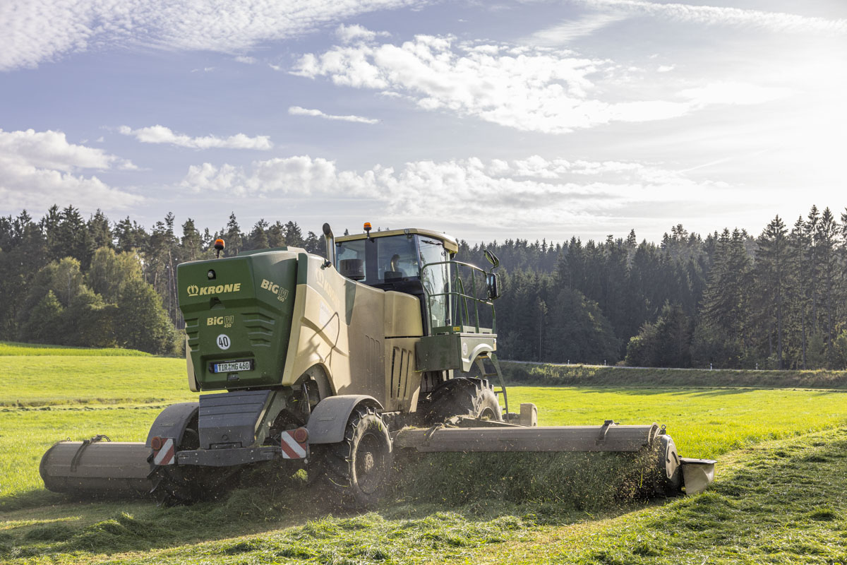 Der Koloss ist zwar sehr kostspielig, erleichtert den Landwirten die Arbeit aber sehr. Foto: OberpfalzECHO/David Trott