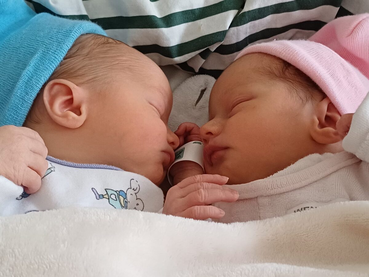Die kleine Paula und der kleine Hannes kamen am 31. Oktober auf die Welt! Foto: Privat
