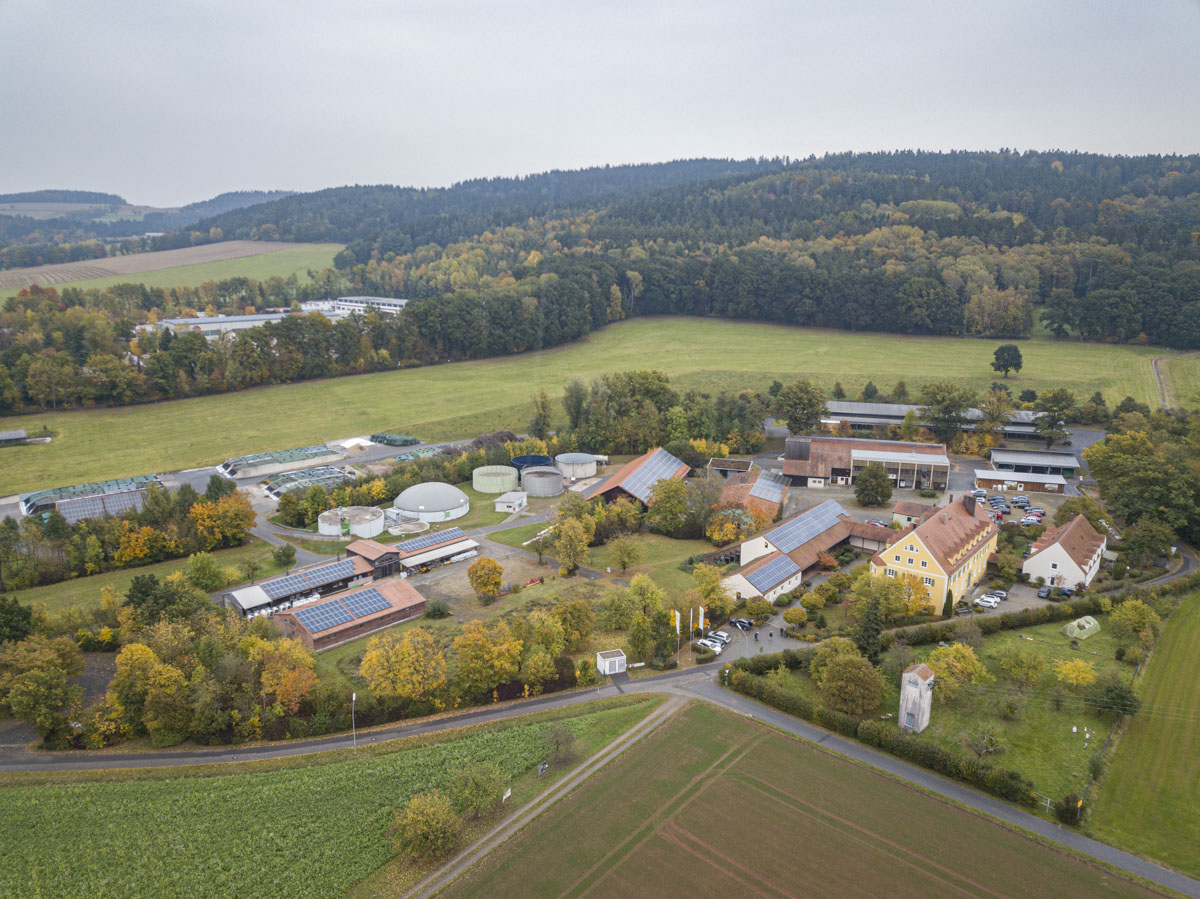 Mit Photovoltaik und einer Biogasanlage ist das Staatsgut für die Zukunft gewappnet. Foto: OberpfalzECHO/David Trott