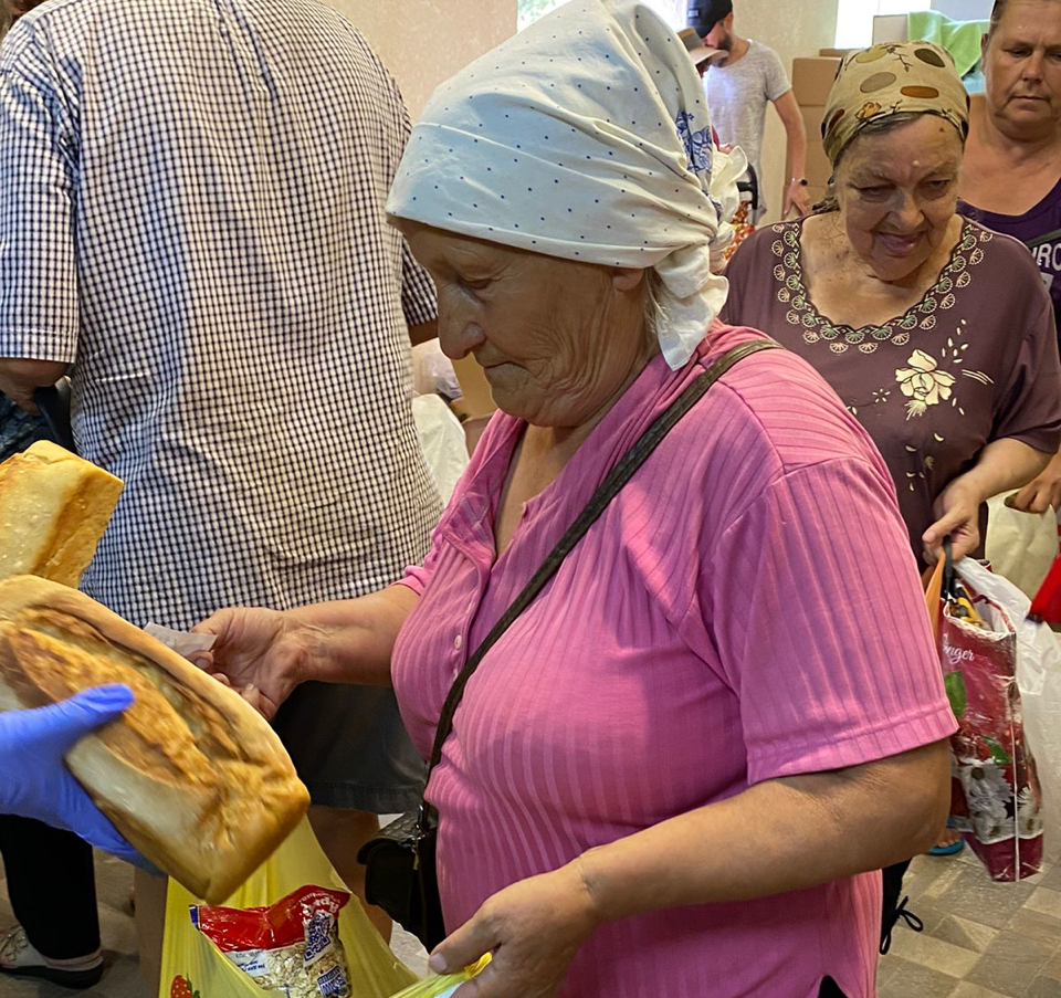Die rollende Backstube von Space Eye produziert täglich 600 Brote und verteilt sie an die Menschen in der Ukraine. Foto: Sabine Franzl