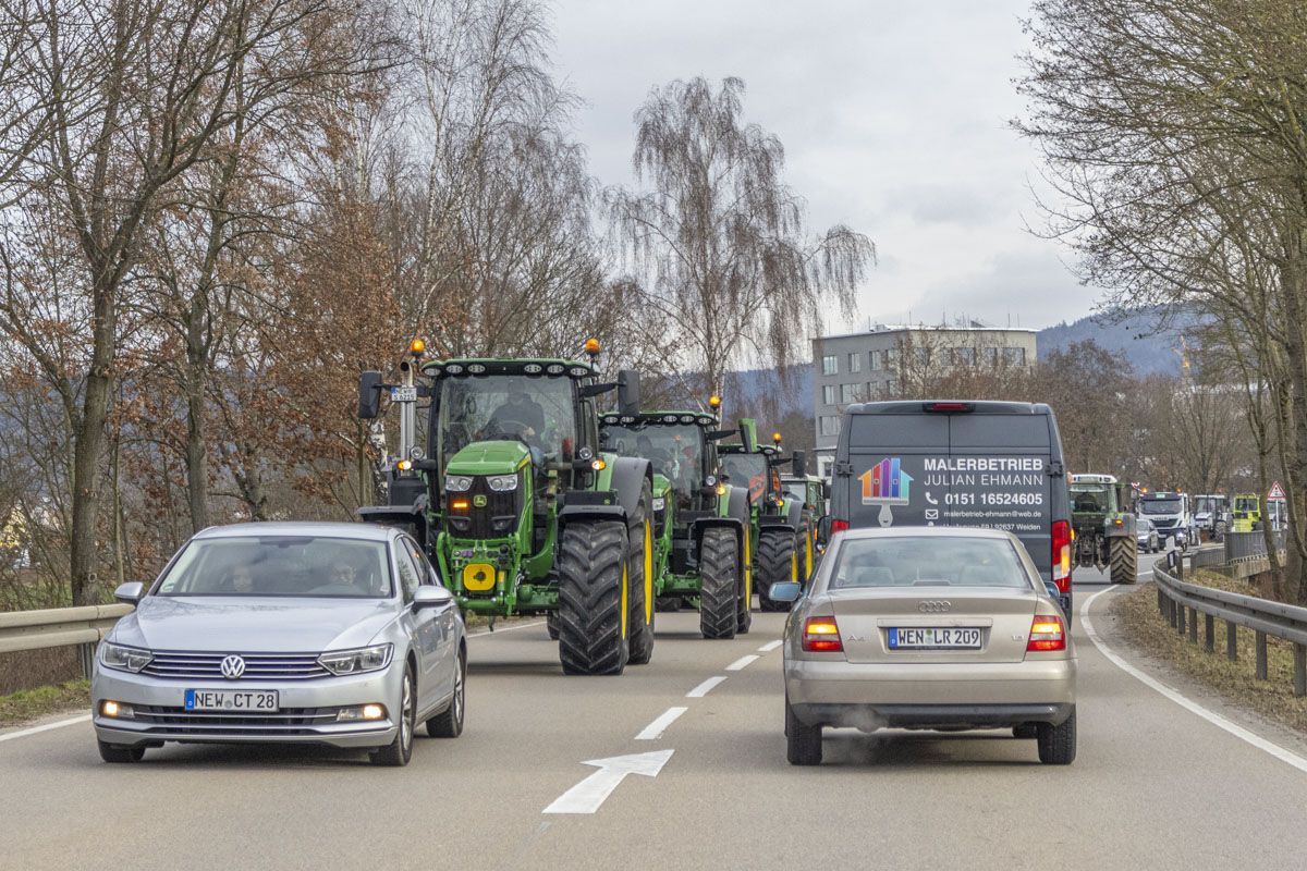 Zahlreiche Landwirte beteiligen sich am Protest in Weiden. Foto: OberpfalzECHO/David Trott