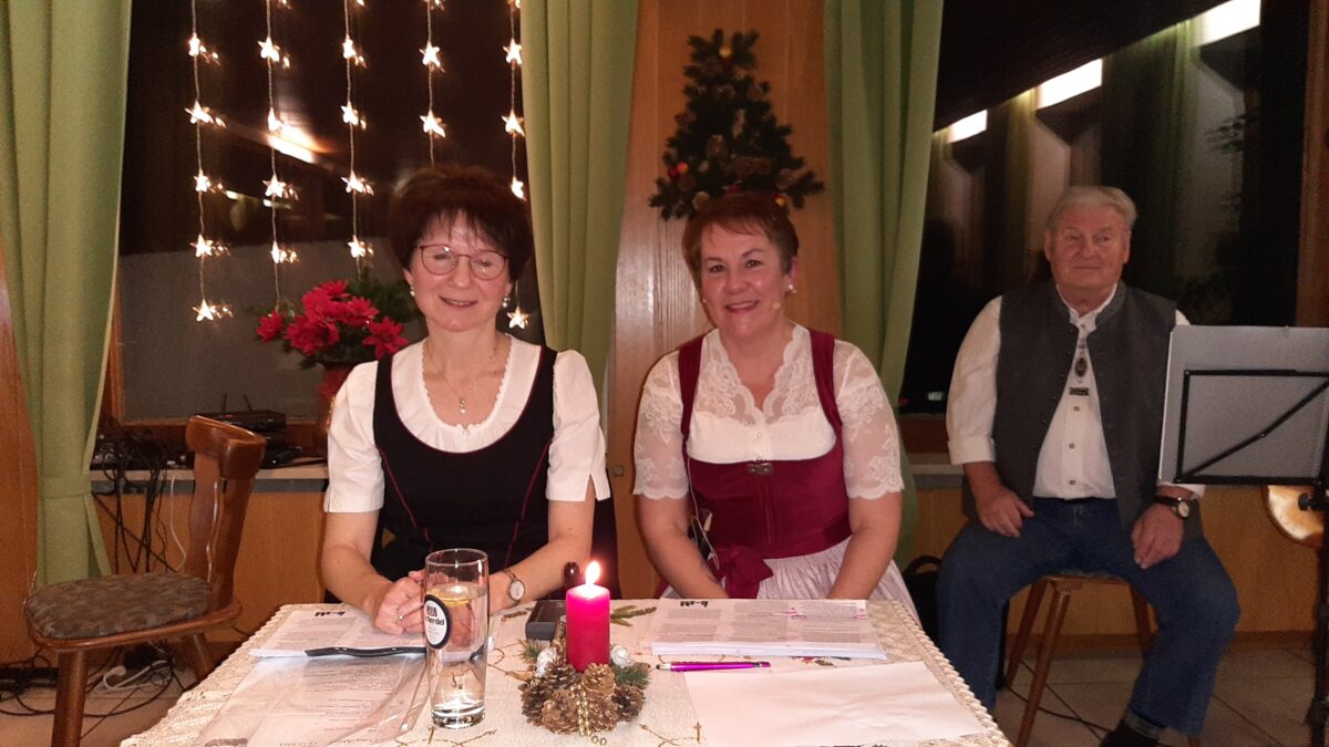 Michaela Schmid (links) und
Karin Rückerl (rechts) moderierten den Abend. Foto: Bernhard Knauer