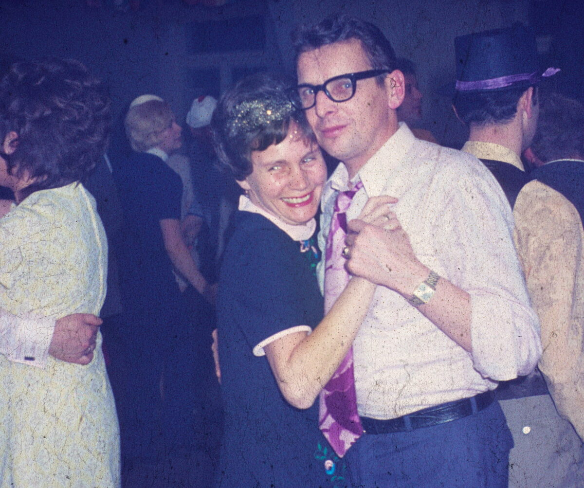 Josef Waldczok
und seine Schwägerin Marga Dick 1970 beim Tanzen im Herrmannsaal. Archivfoto: Rudi Walberer