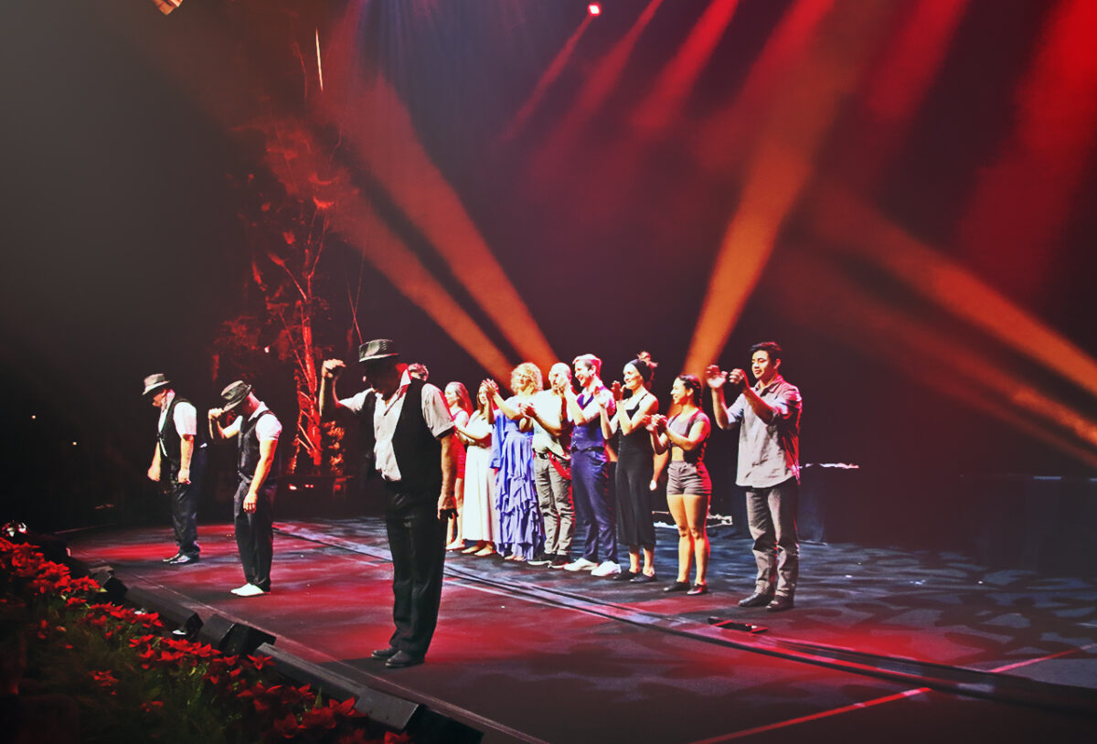Grande Finale mit Schlussapplaus für die Künstler von fünf Kontinenten. Foto: Jürgen Herda