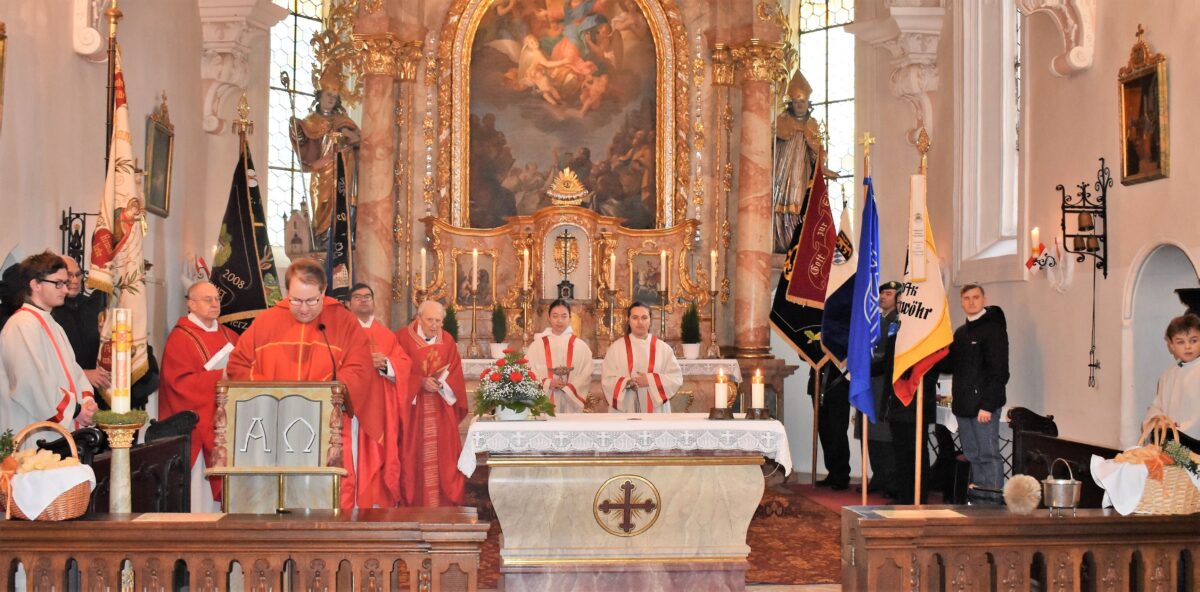 Zur Ehre des Stadtpatrons Sebastian wurde ein Gedenkgottesdienst in der Mariä-Himmelfahrtskirche gefeiert. Foto: Renate Gradl 