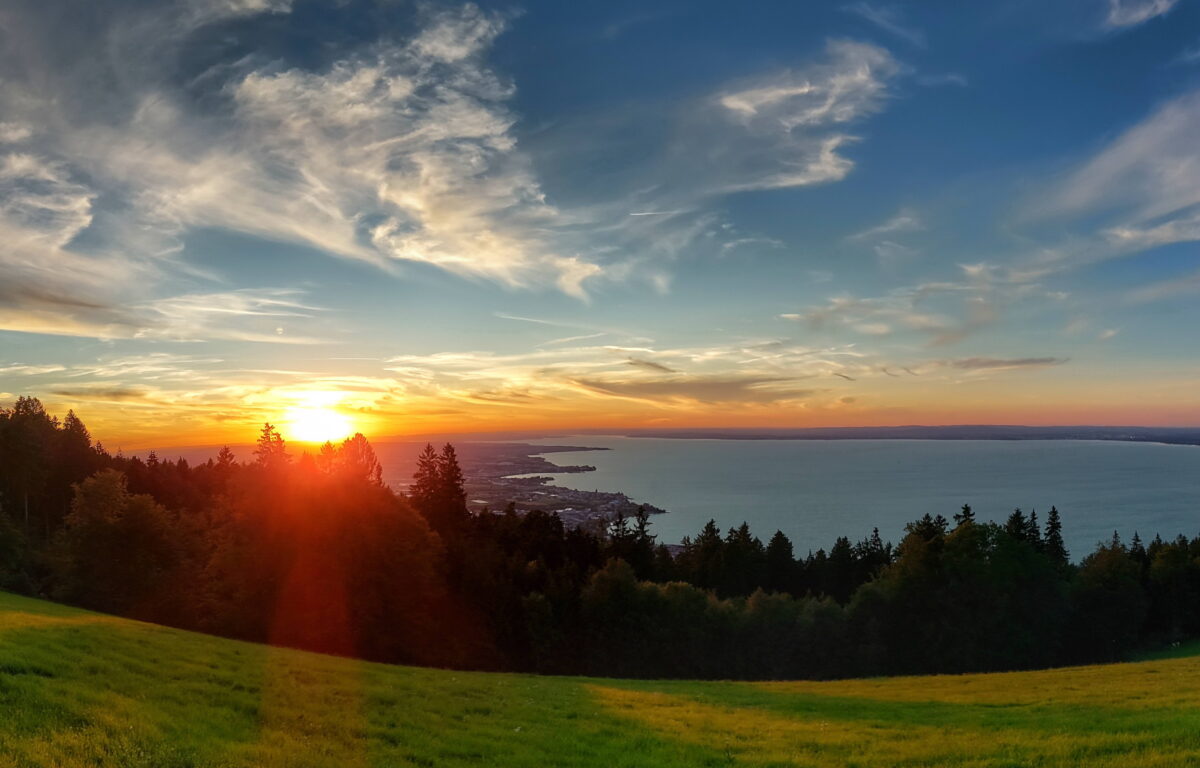 Bilder aus der Schweiz, wie Hier der Sonnenuntergang über dem Bodensee zeigt Gerald Just. Foto: Gerald Just 