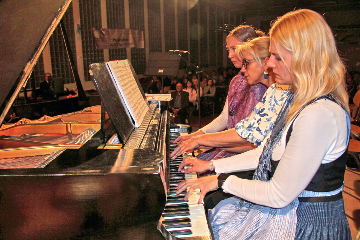 Von links: Victoria Krämer, Lucia Stelzer und Rebecca Fürst. Foto: Wolfgang Hübner