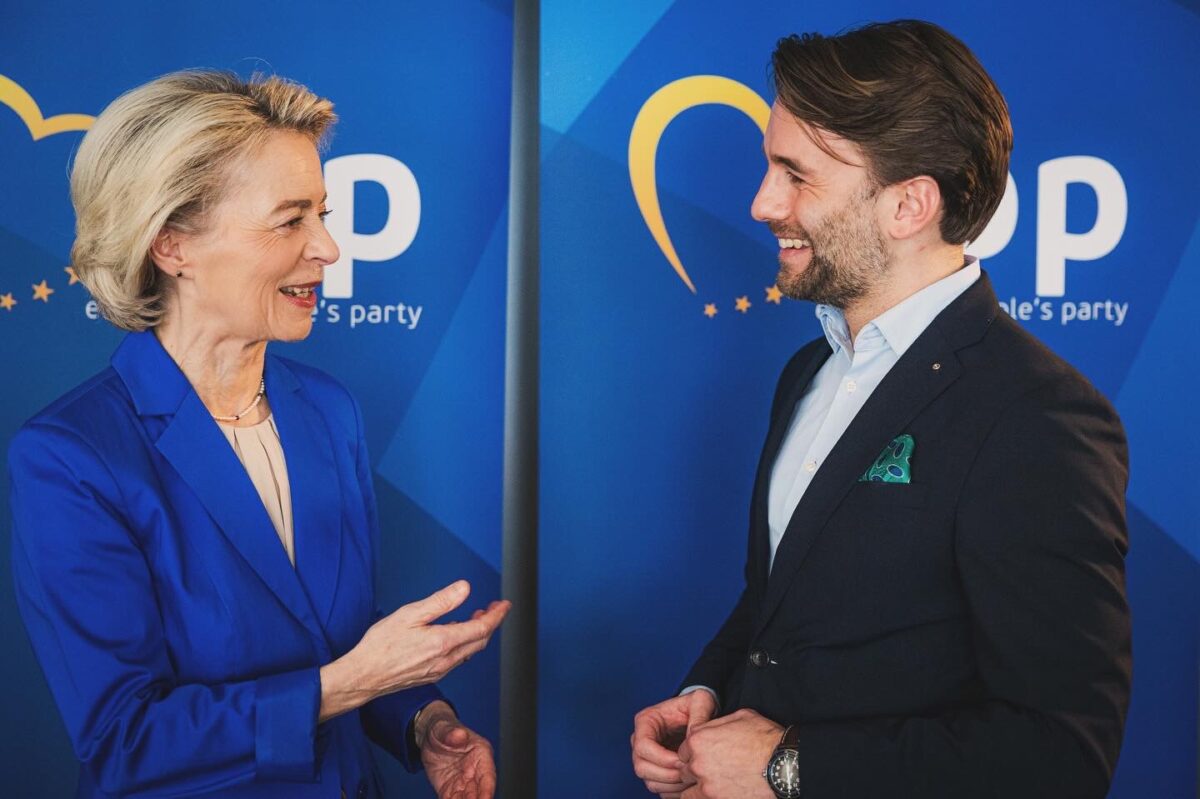 EU-Kommissionpräsidentin Ursula von der Leyen mit Severin Hirmer aus Weiherhammer
