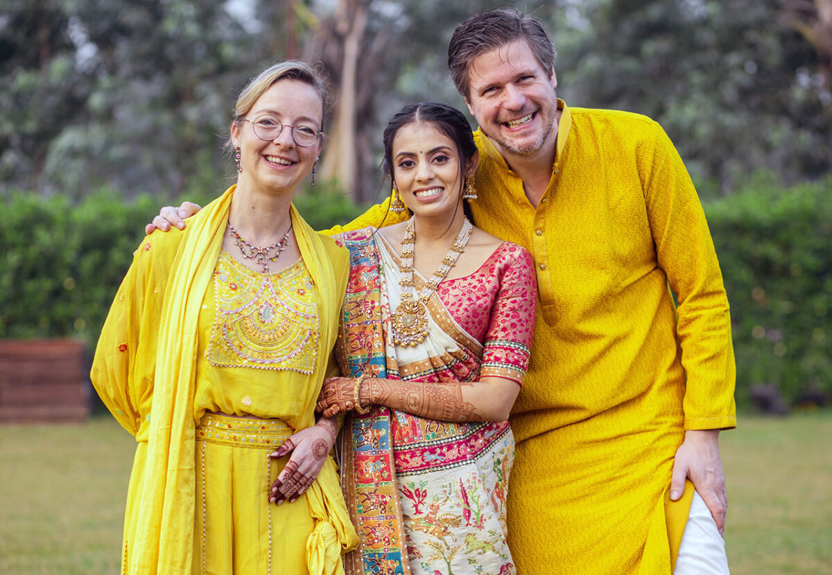 Die Traumhochzeit des indischen Ärztepaars Vishal und Nirali mit Gästen aus Weiden, wie einem befreundeten Zahnarztehepaar. Foto: privat