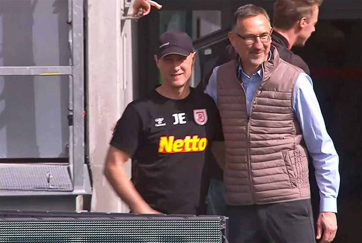 Jahn-Trainer Joe Enochs und Sportchef Achim Beierlorzer freuen sich auf den Reset gegen den Halleschen FC. Foto: jrh