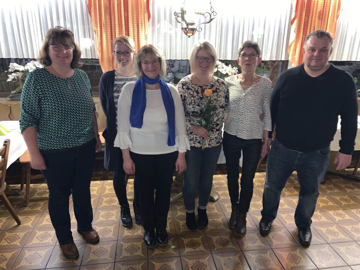 Neuaufnahmen von links nach rechts:
Irmgard Forster, Cornelia Fütterer, Brigitte Fütterer, Beatrice Uhl, Monika Liebs, Matthias Nowotny. Bild: Tom Kreuzer