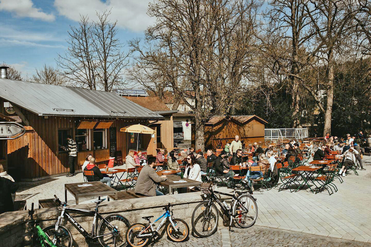 Schwandorfs beliebter Biergarten im Stadtpark. Foto: Stadt Schwandorf