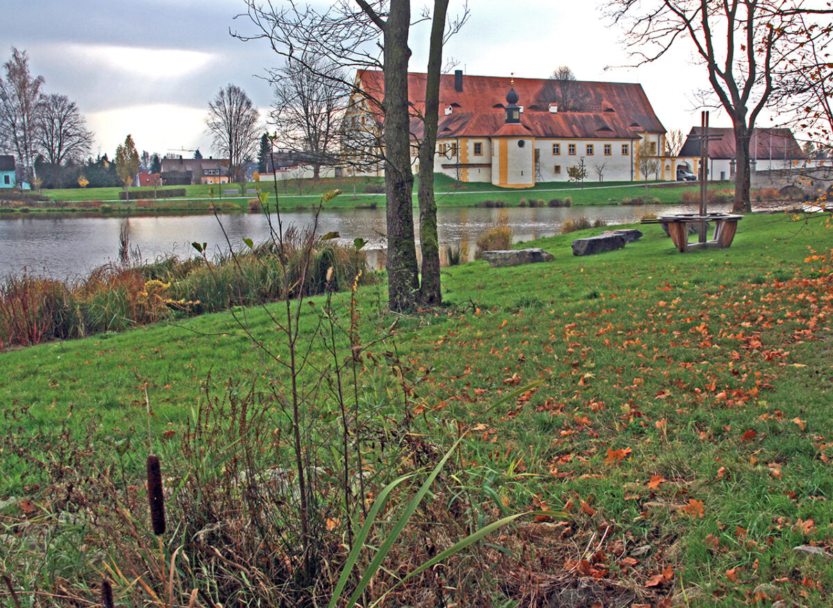 Blick vom Landratsamt auf das Amtsgericht am anderen Ufer. Foto: Jürgen Herda