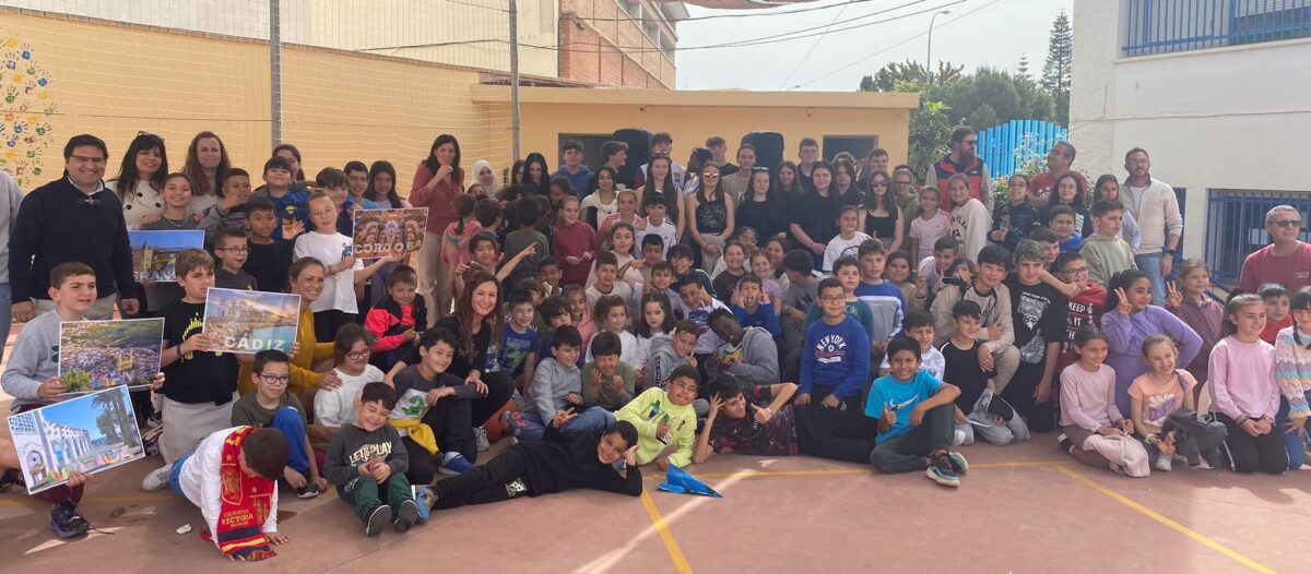 Beim Schulbesuch lernten die Jugendlichen die spanische Schullandschaft aus erster Hand kennen. Foto: Katharina Scherl