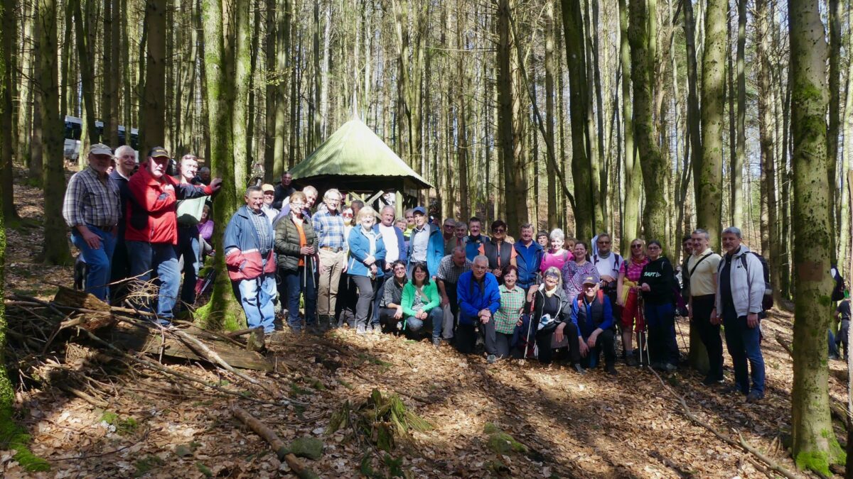 Gruppenfoto der Wandergruppe des Bayerischen Waldvereins. Foto: Lorna Simone Baier 