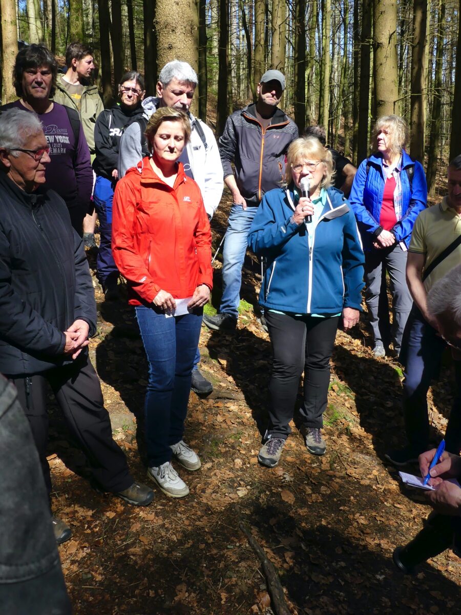  Marianne Linsmeier, Vorsitzende des Bayerischen Waldvereins Furth im
Wald überraschte mit ihrem teilweise auf Tschechisch vorgetragenen Grußwort. Foto: Lorna Simone Baier 