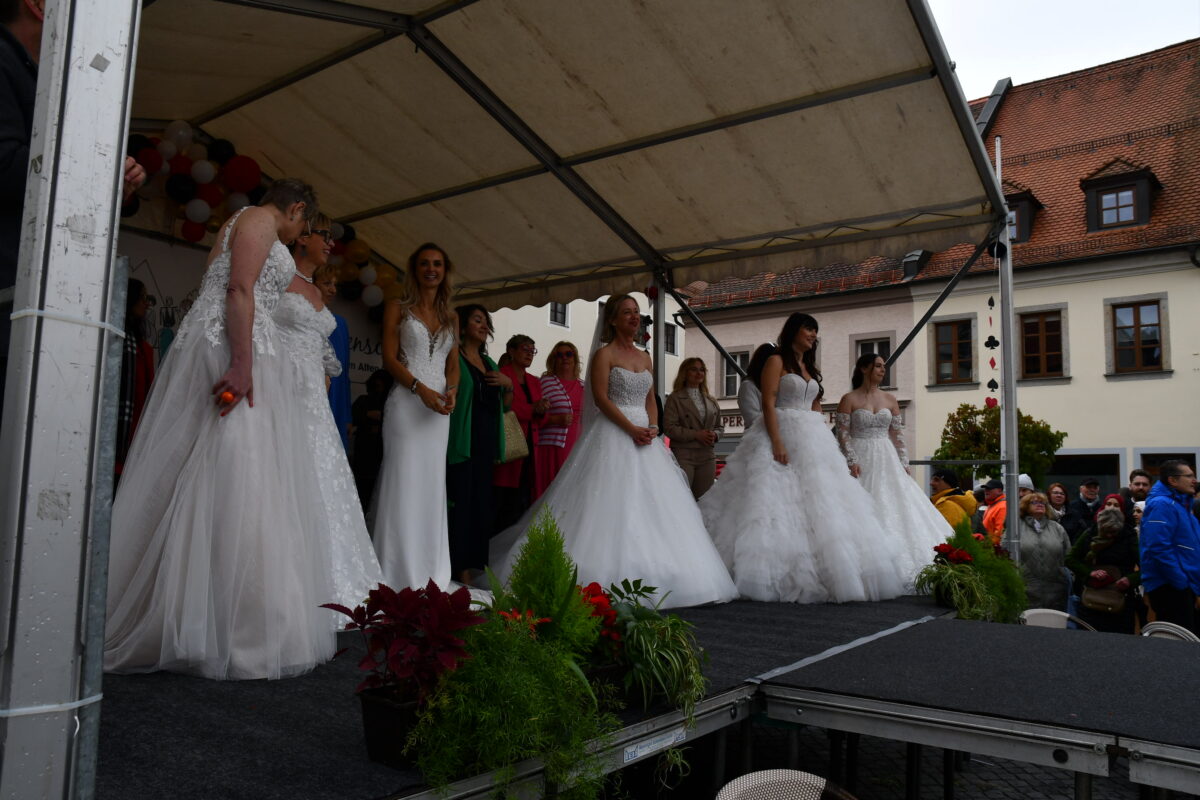 Brautmoden von Frau Brautkleid in Rothenstadt beeindruckte die Zuschauer. Foto: R. Nachtigall 