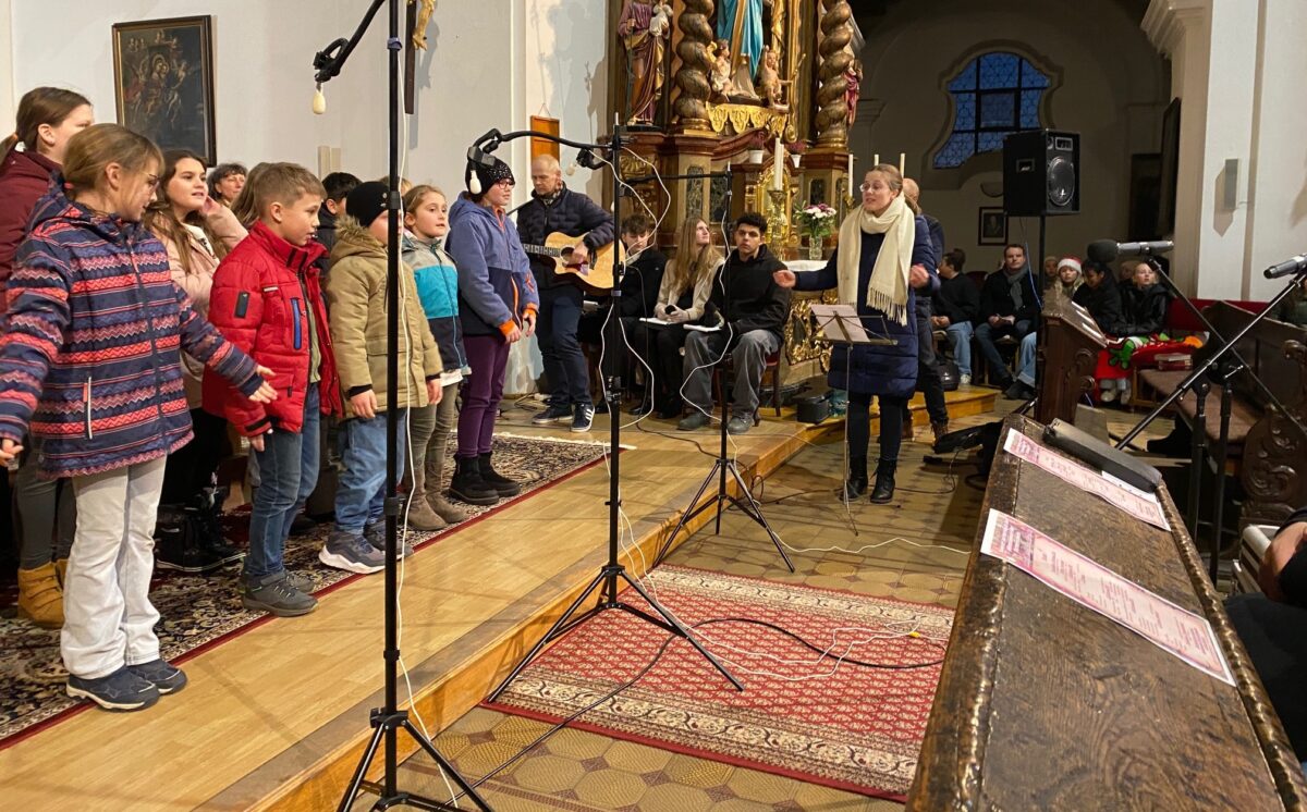 Die Schüler der Grundschule Altenstadt/WN. Foto: Rainer Christoph