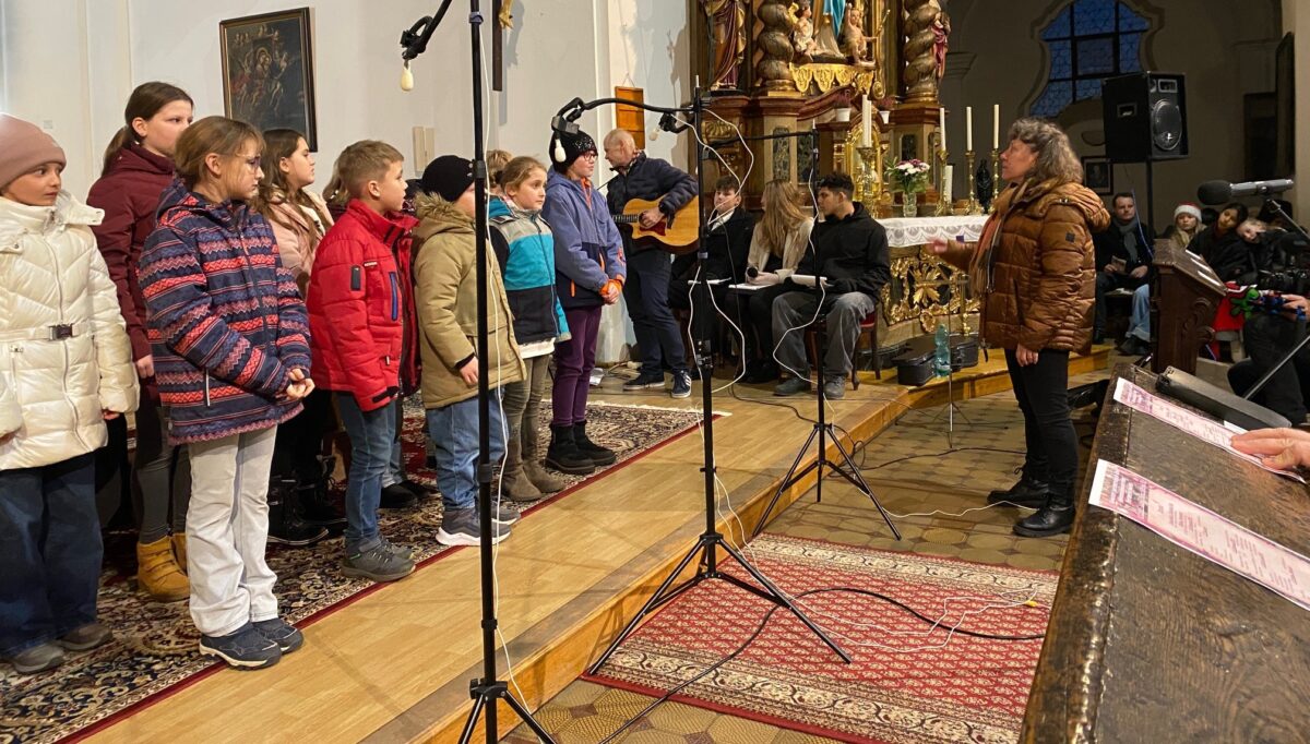 singen mit Frau Wimmer. Foto: Rainer Christoph